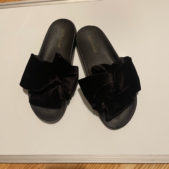 Slip on shoes size 7 - Picture 4 of 6